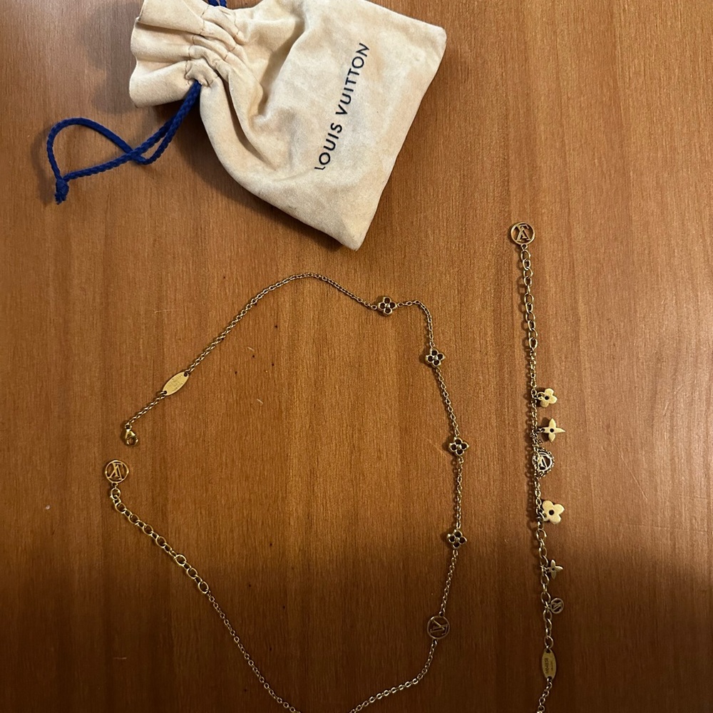 Elegant Louis Vuitton necklace & bracelet in stunning gold.